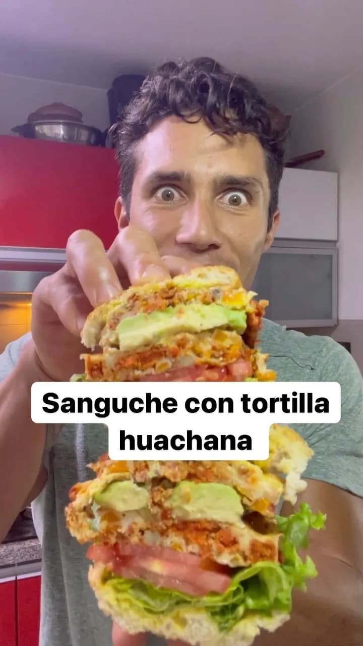 Picture for Sanguche con tortilla huachana [Huachana Sausage Sandwich with Omelette]