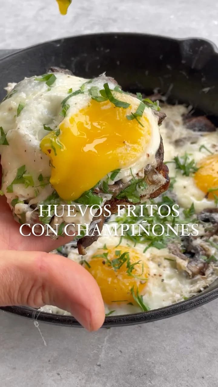 Picture for Huevos Fritos con Champiñones [Fried Eggs with Mushrooms]